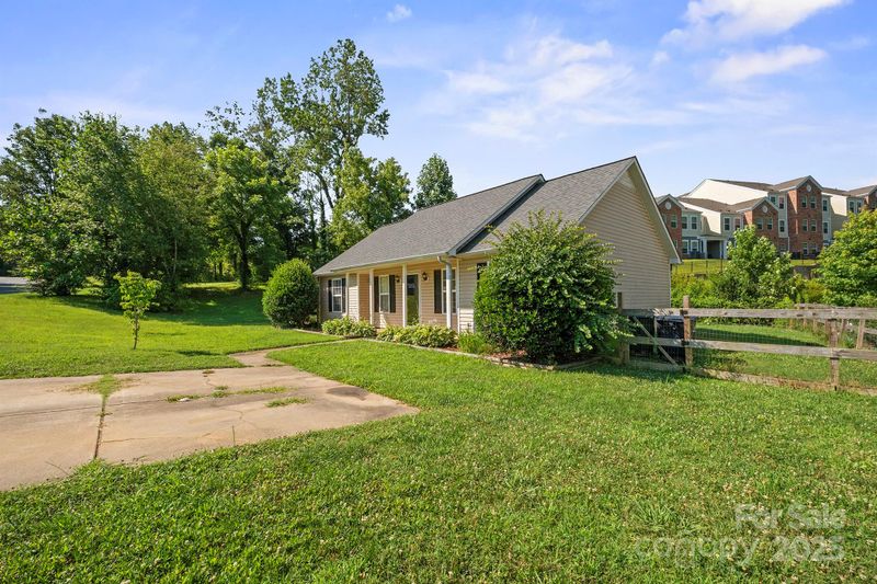 121 Gilcrest Ln, Troutman, NC 28166