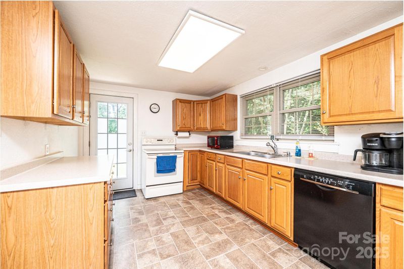 559 15th Ave SE, Hickory, NC 28602