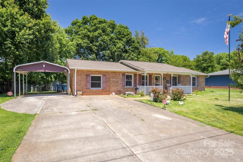 2526 Ashford Dr, Newton, NC 28658