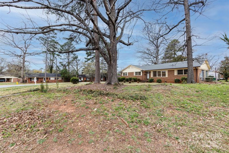 4601 Mendham Dr, Charlotte, NC 28215