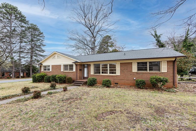 4601 Mendham Dr, Charlotte, NC 28215