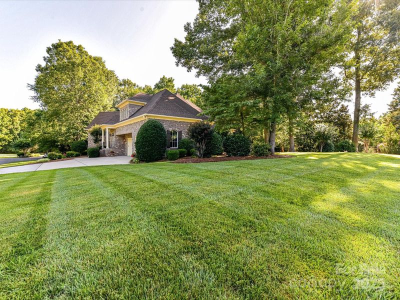 9000 Whirlaway Ln, Waxhaw, NC 28173