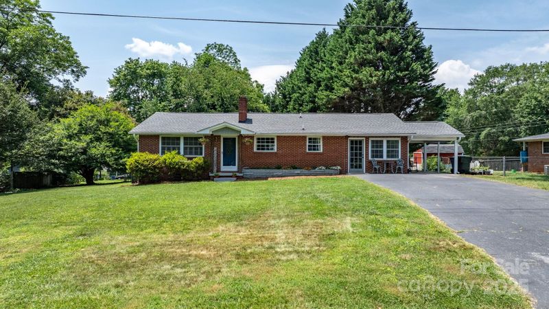 2623 NE 13th St NE, Hickory, NC 28601