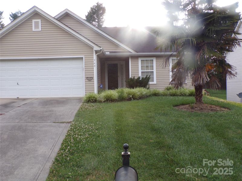 569 River View Dr, Lowell, NC 28098