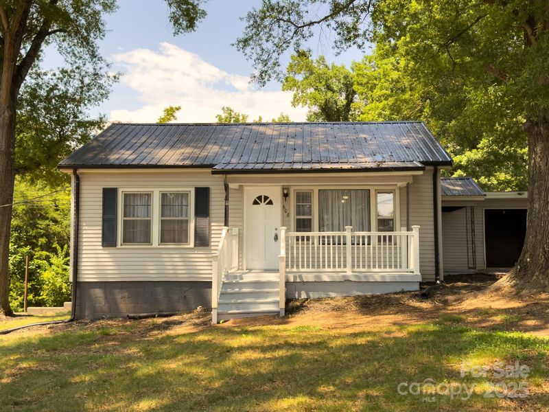 608 E 11th St, Newton, NC 28658