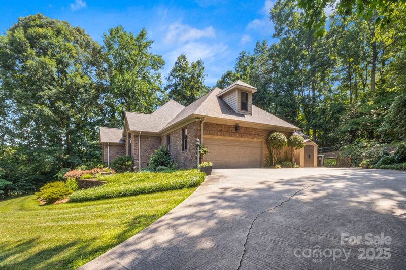 107 Creekwood Dr, Dallas, NC 28034