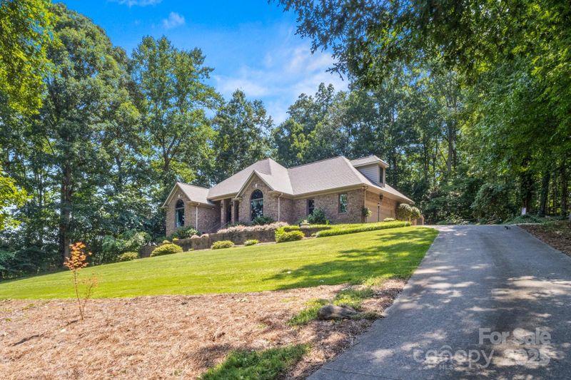 107 Creekwood Dr, Dallas, NC 28034