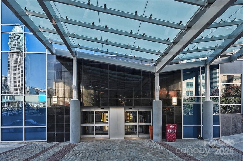 222 S Caldwell St #1812, Charlotte, NC 28202