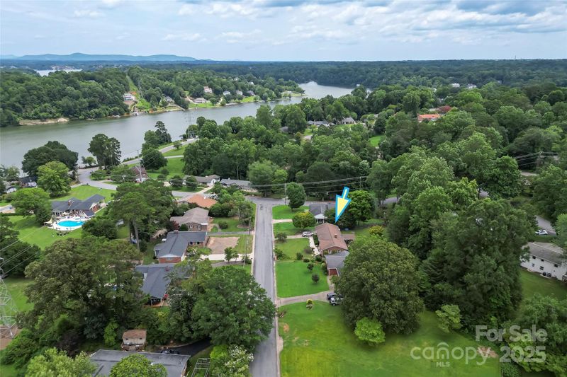 1089 20th Avenue Dr NW, Hickory, NC 28601