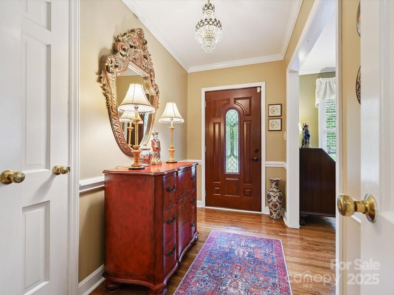 1041 Regency Dr, Charlotte, NC 28211