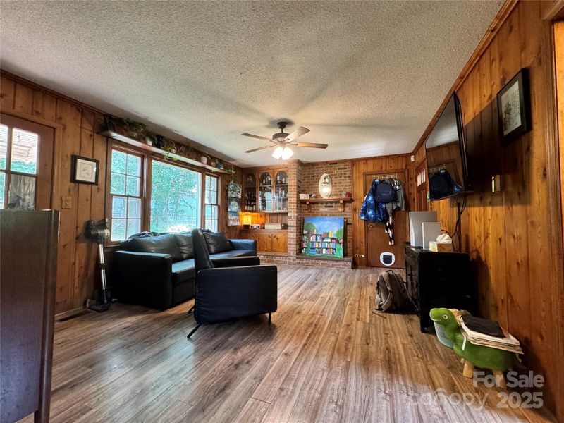 402 N Hawthorne St, Mount Holly, NC 28120