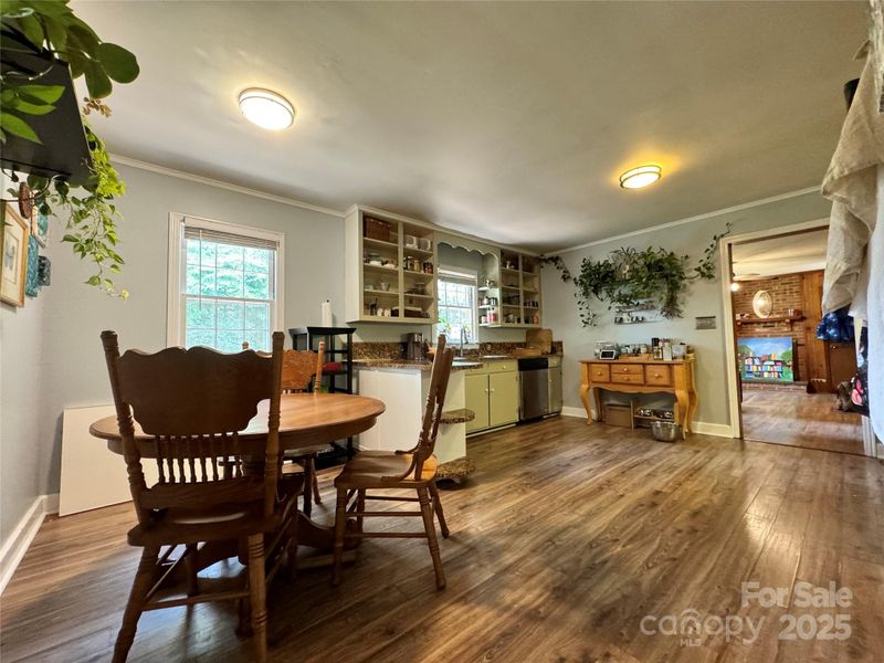 402 N Hawthorne St, Mount Holly, NC 28120