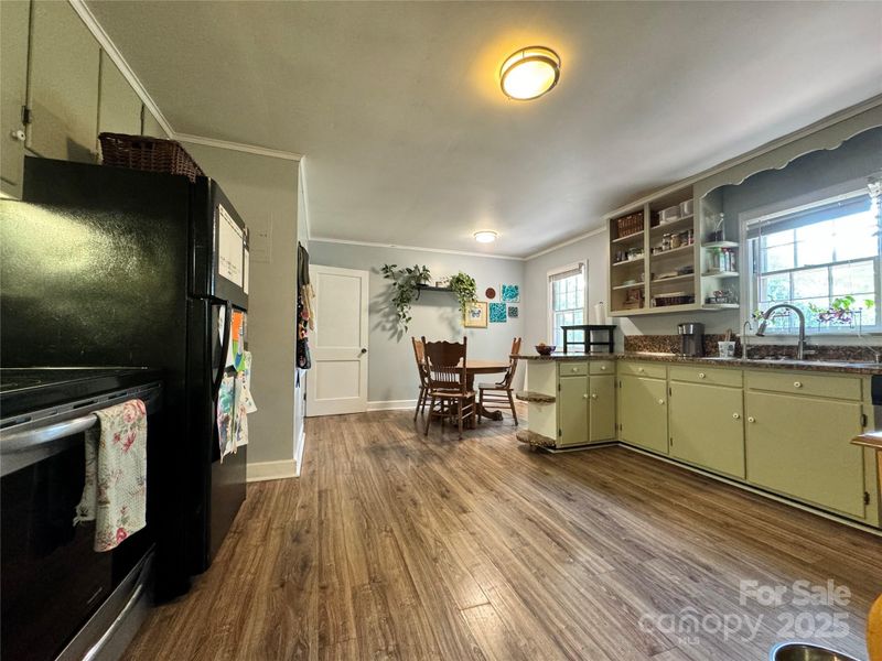 402 N Hawthorne St, Mount Holly, NC 28120