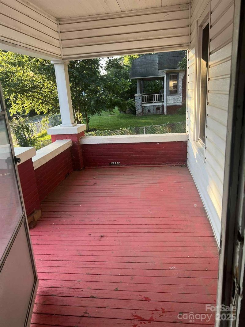 325 N Caldwell Ave, Newton, NC 28658