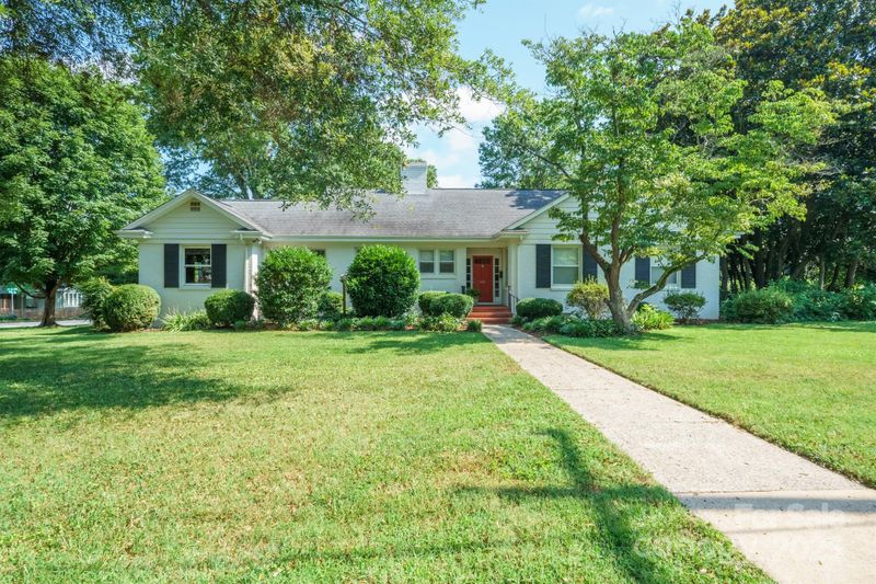 630 4th Ave NW, Hickory, NC 28601