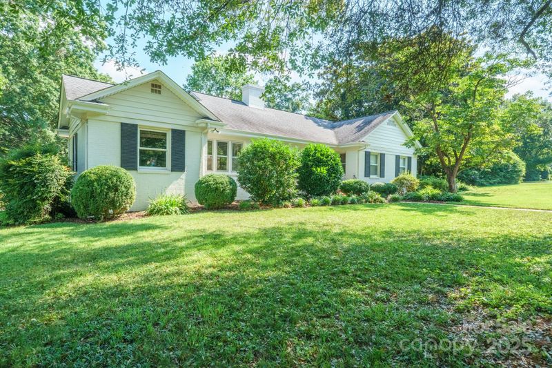 630 4th Ave NW, Hickory, NC 28601