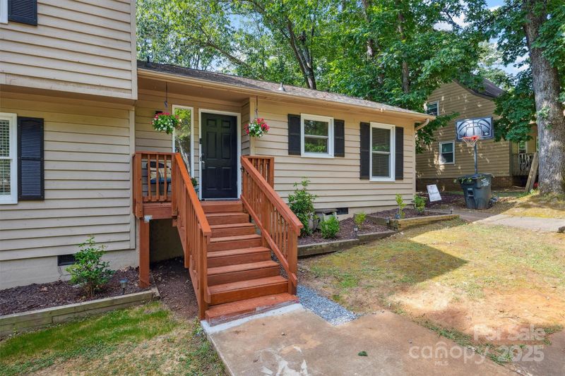 9111 Windjammer Dr, Tega Cay, SC 29708