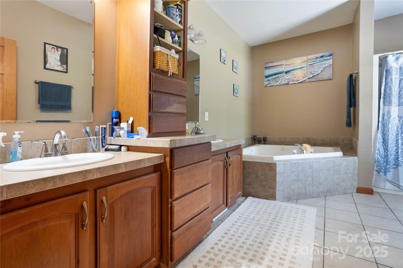 1225 Timber Run Dr, Dallas, NC 28034
