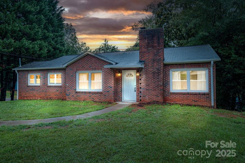 727 3rd Ave NW, Hickory, NC 28601