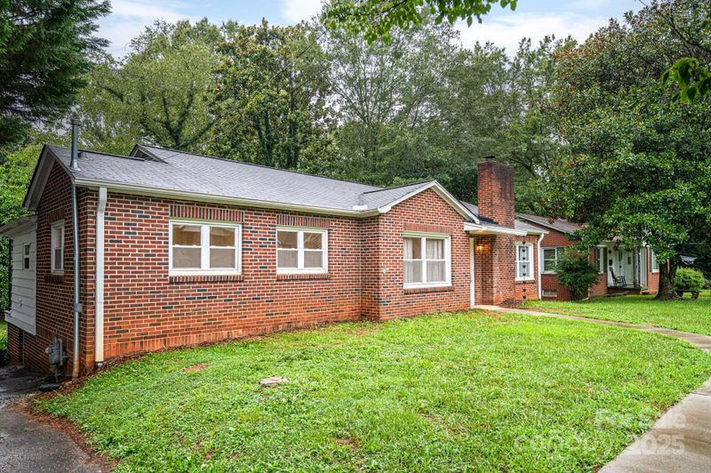 727 3rd Ave NW, Hickory, NC 28601