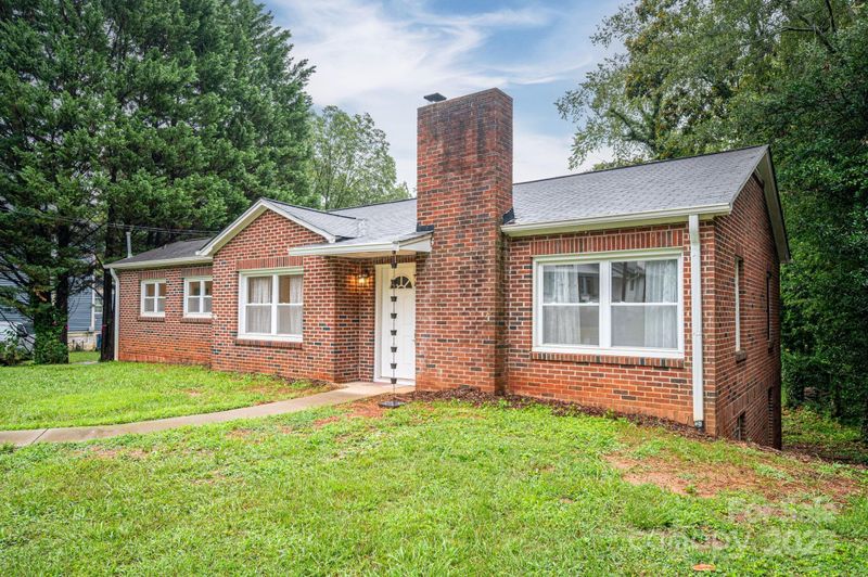 727 3rd Ave NW, Hickory, NC 28601