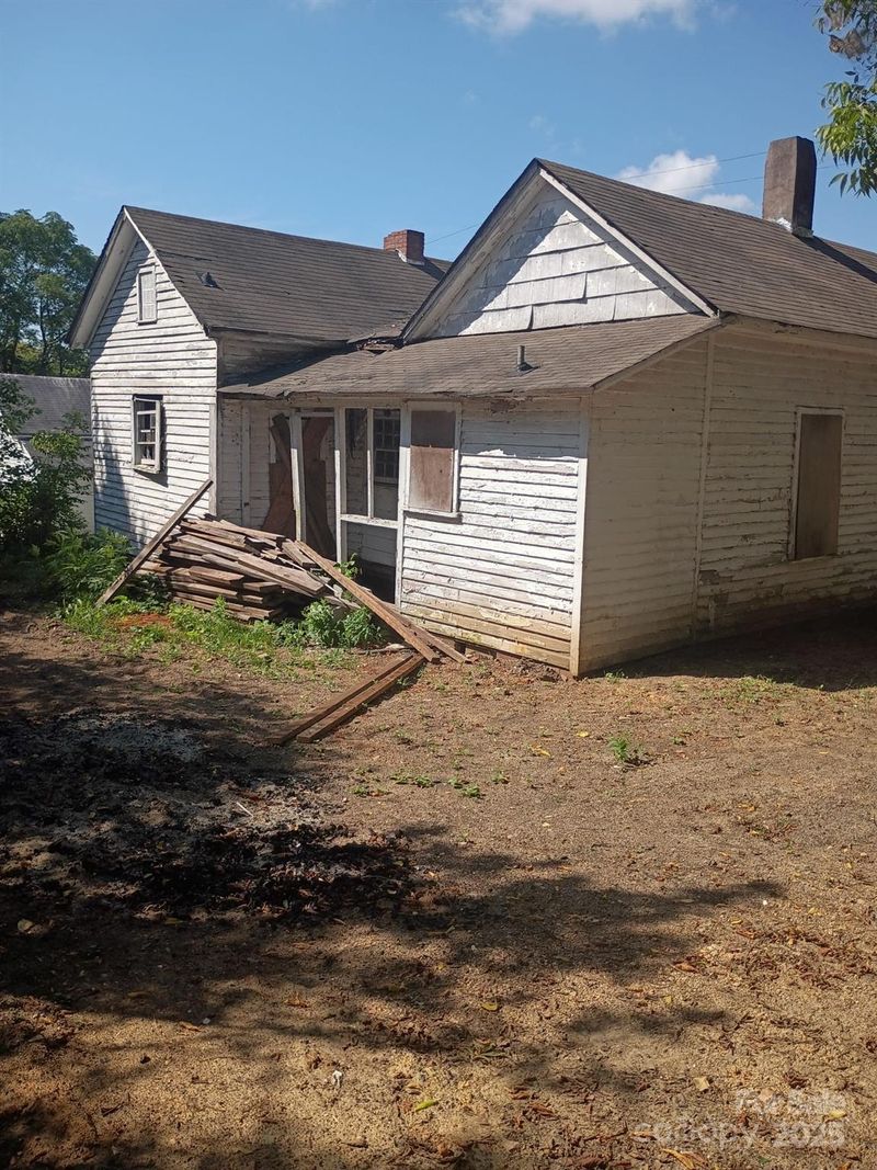 921 Loft Ln, Lancaster, SC 29720