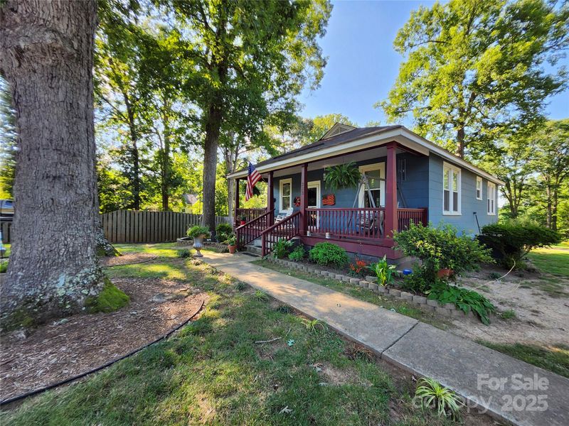 323 Johnson St, Mount Holly, NC 28120
