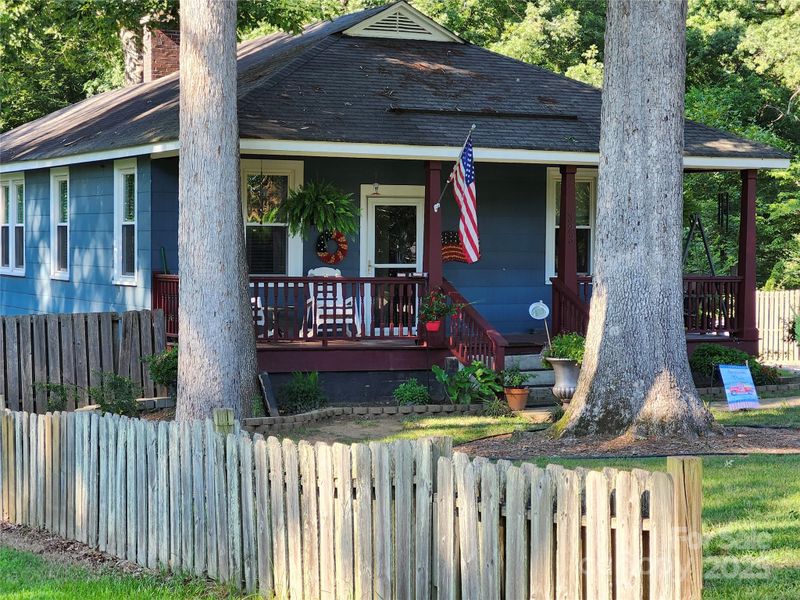 323 Johnson St, Mount Holly, NC 28120