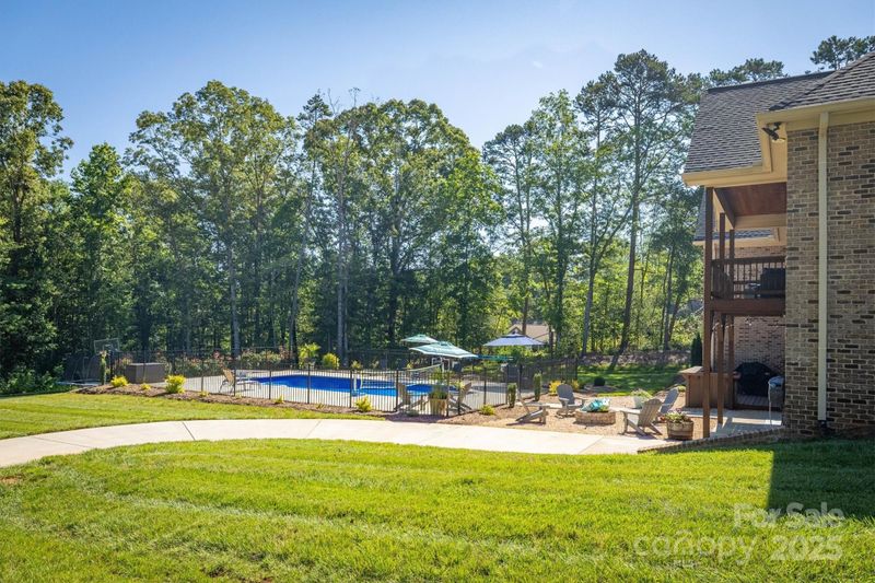 2545 10th Street Ct NE, Hickory, NC 28601