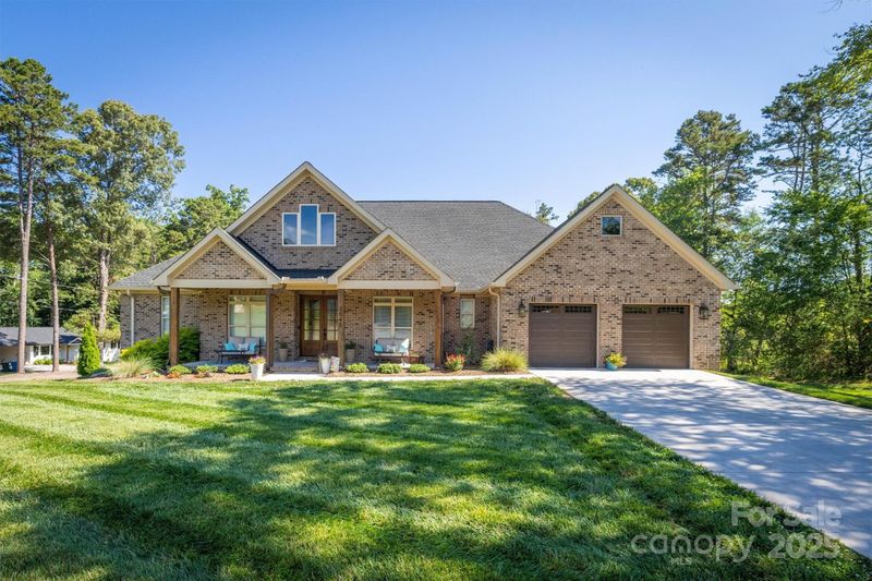 2545 10th Street Ct NE, Hickory, NC 28601