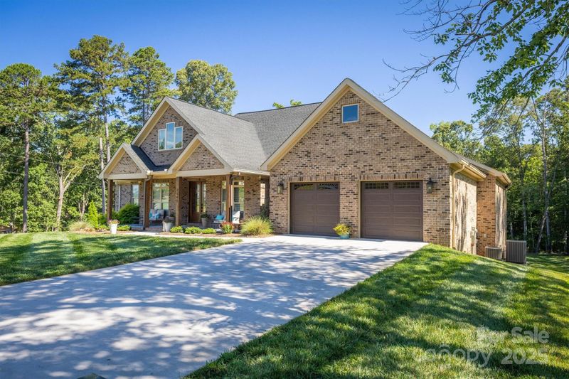 2545 10th Street Ct NE, Hickory, NC 28601