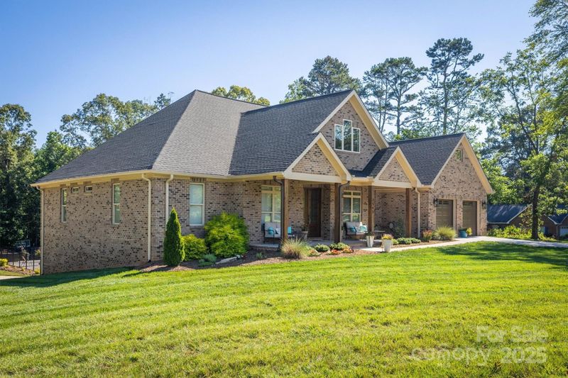 2545 10th Street Ct NE, Hickory, NC 28601