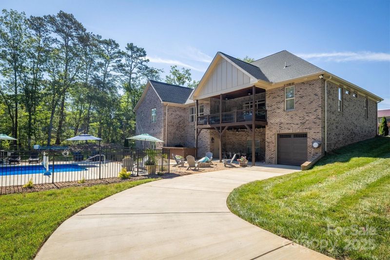 2545 10th Street Ct NE, Hickory, NC 28601