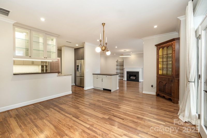 830 Cherokee Rd, Charlotte, NC 28207