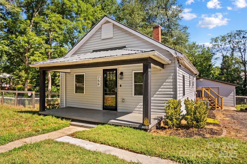 756 6th Ave SW, Hickory, NC 28602