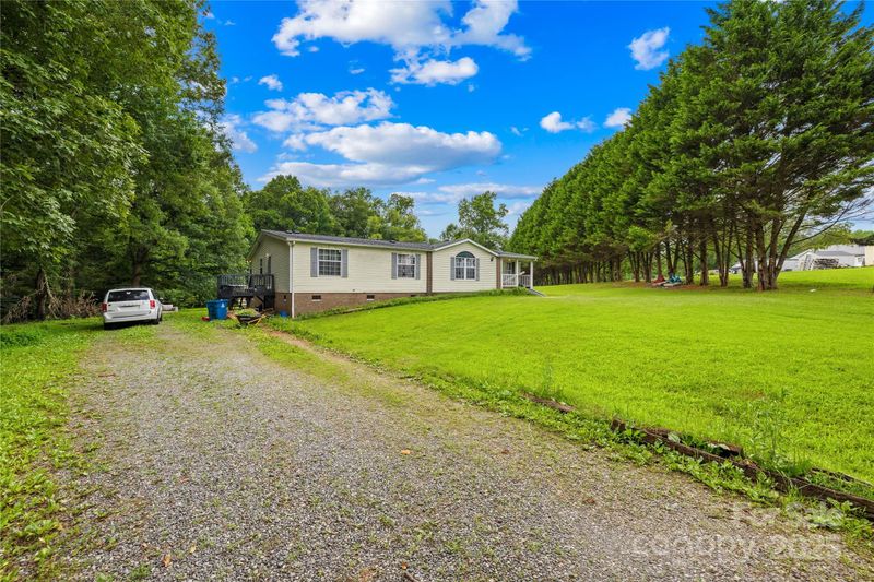101 Titanium Dr, Statesville, NC 28625
