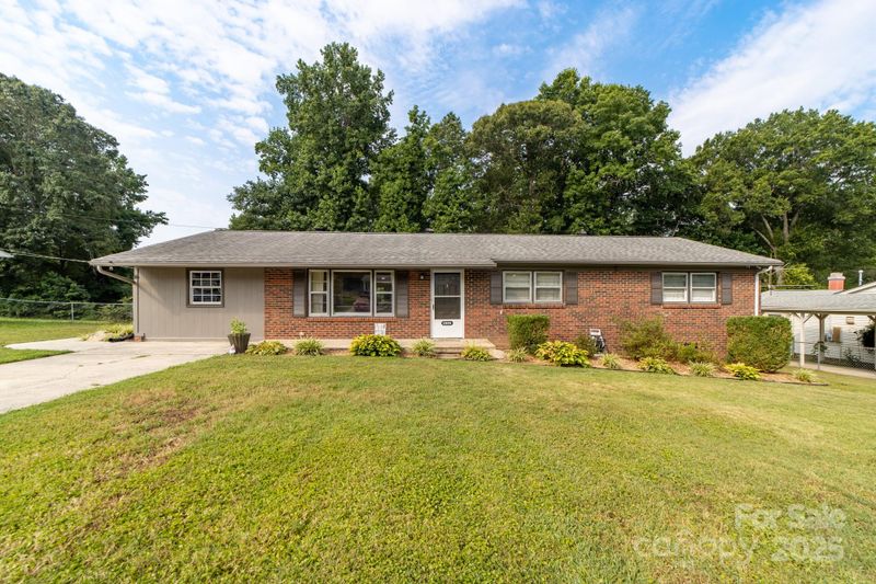 2509 Woodbridge Dr, Gastonia, NC 28056
