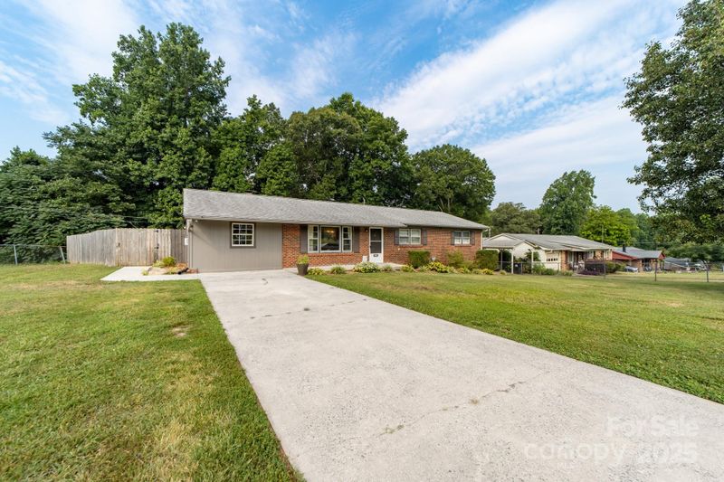 2509 Woodbridge Dr, Gastonia, NC 28056