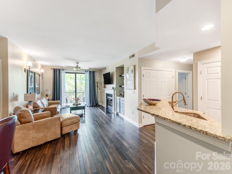 718 W Trade St #414, Charlotte, NC 28202