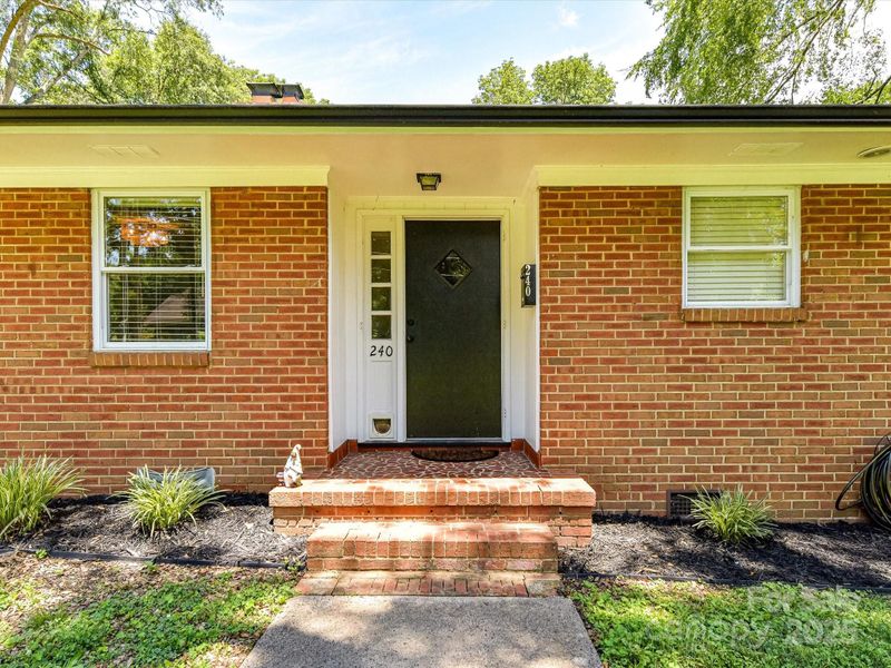 240 Cedar Ln, Mount Holly, NC 28120