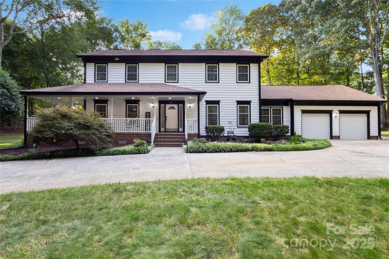 10700 Chestnut Hill Dr, Matthews, NC 28105