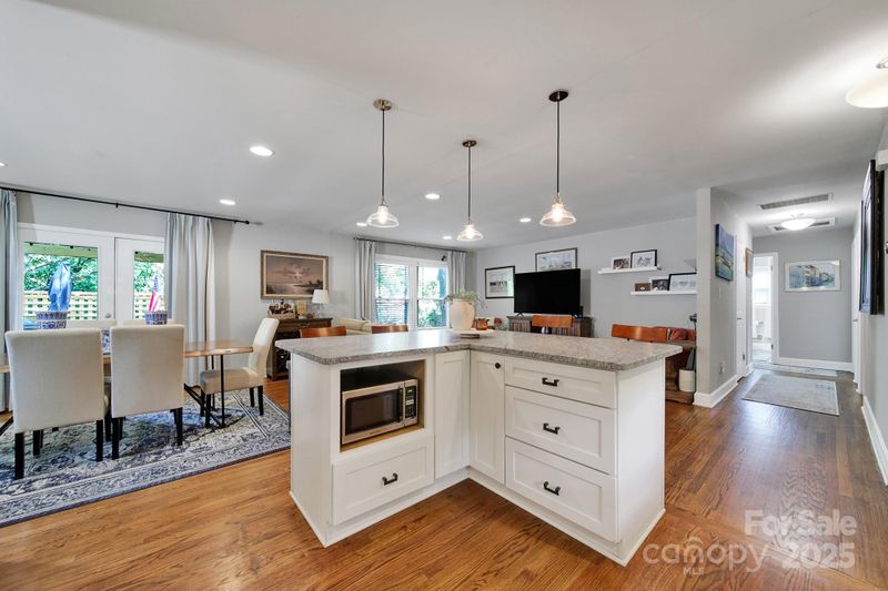 7523 Thorncliff Dr, Charlotte, NC 28210