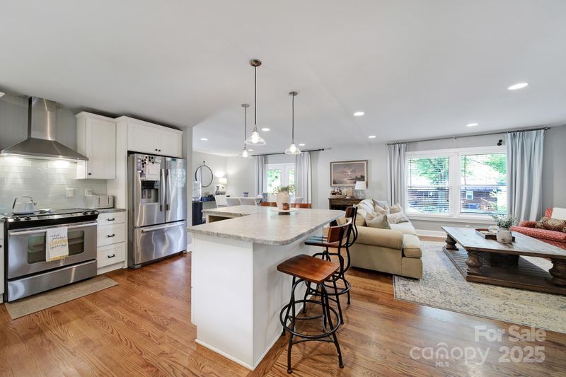 7523 Thorncliff Dr, Charlotte, NC 28210