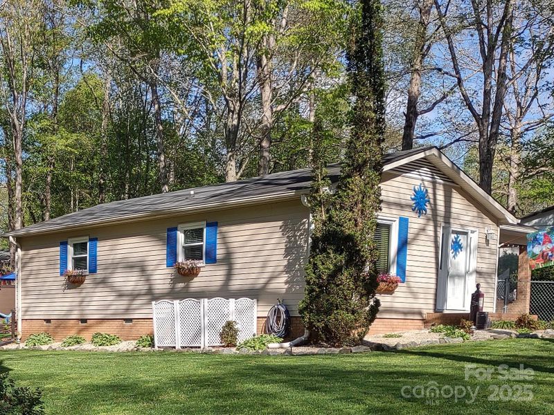 3917 22nd St NE, Hickory, NC 28601