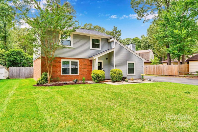 15804 Fairfield Dr, Matthews, NC 28104