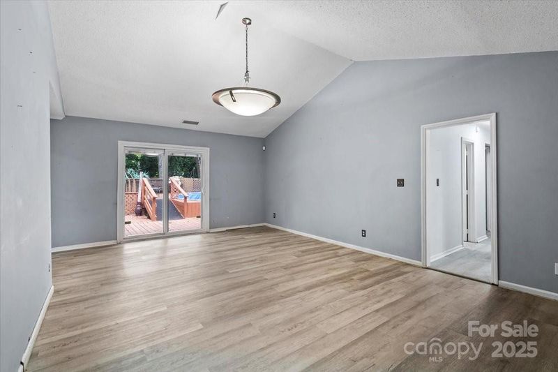 6500 Peacehaven Dr, Charlotte, NC 28214