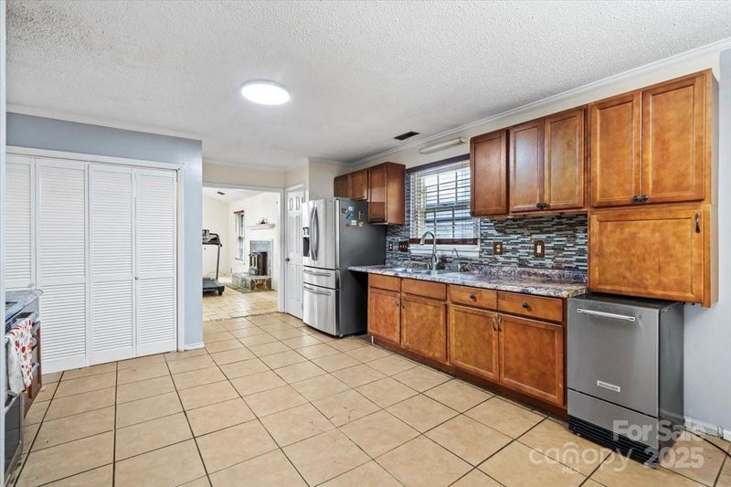 6500 Peacehaven Dr, Charlotte, NC 28214