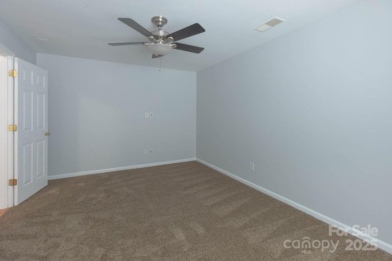 10011 Treeside Ln, Matthews, NC 28105