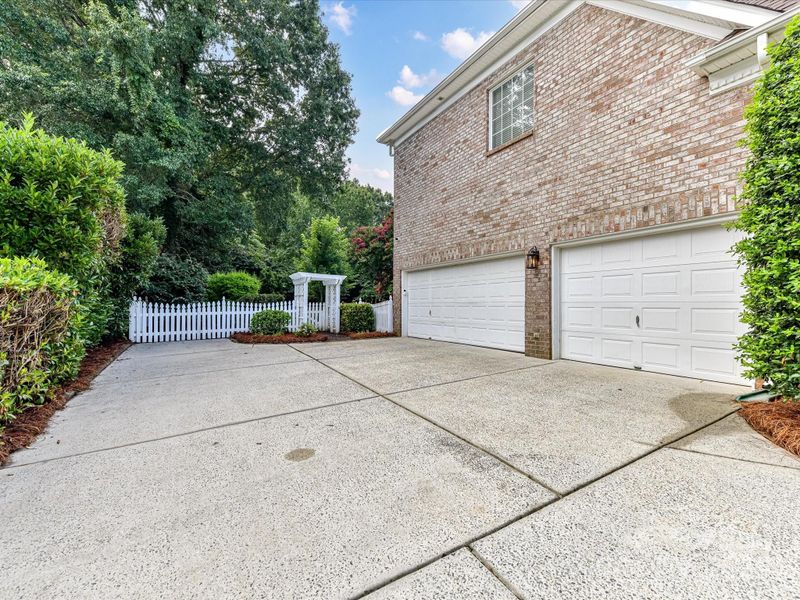 5434 Shoal Brook Ct, Charlotte, NC 28277