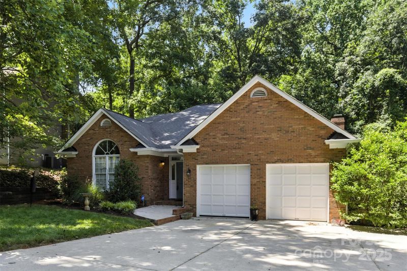 6907 Pleasant Dr, Charlotte, NC 28211